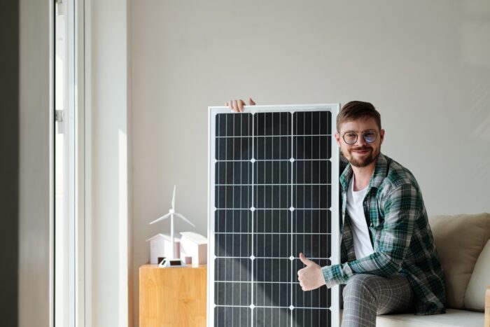 Zonnepanelen met stekker: plug-in vergunningsplicht?